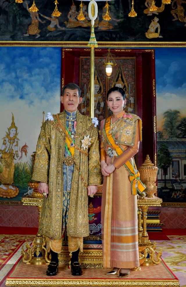 ขอเชิญร่วมพิธีรับพระราชทานพระบรมฉายาลักษณ์  พระบาทสมเด็จพระเจ้าอยู่หัวและพระนางเจ้าฯ พระบรมราชินี  ข